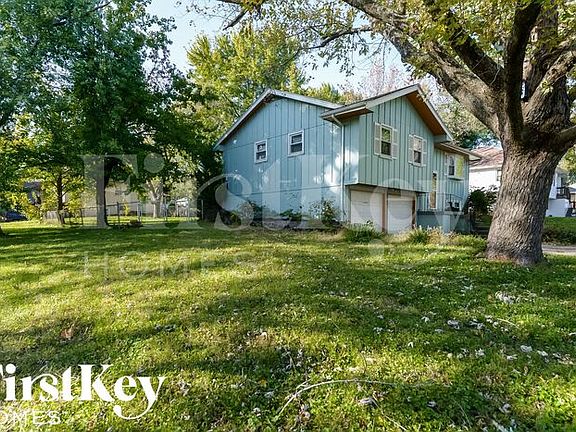 2nd image of 505 SW Holloway Ln