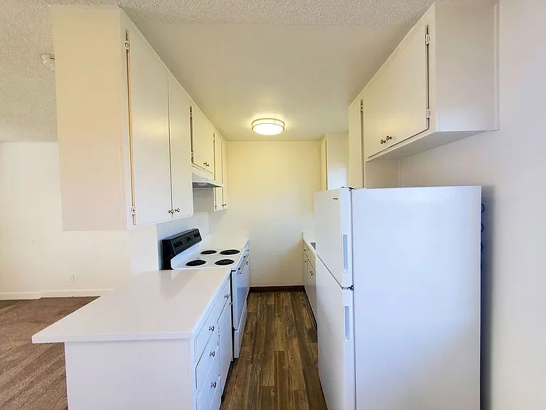 Westbrook Manor Apartments — Photo 5