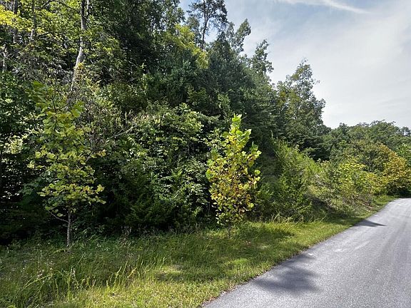 3rd image of Emerald Pointe Blvd