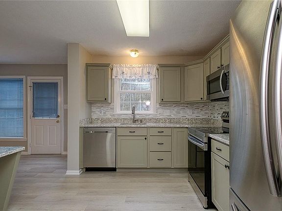 2nd image of 413 McCombs Rd