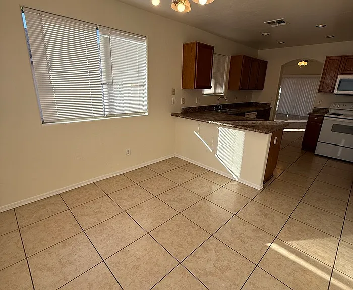 1284 W Laporte Ln — Photo 5