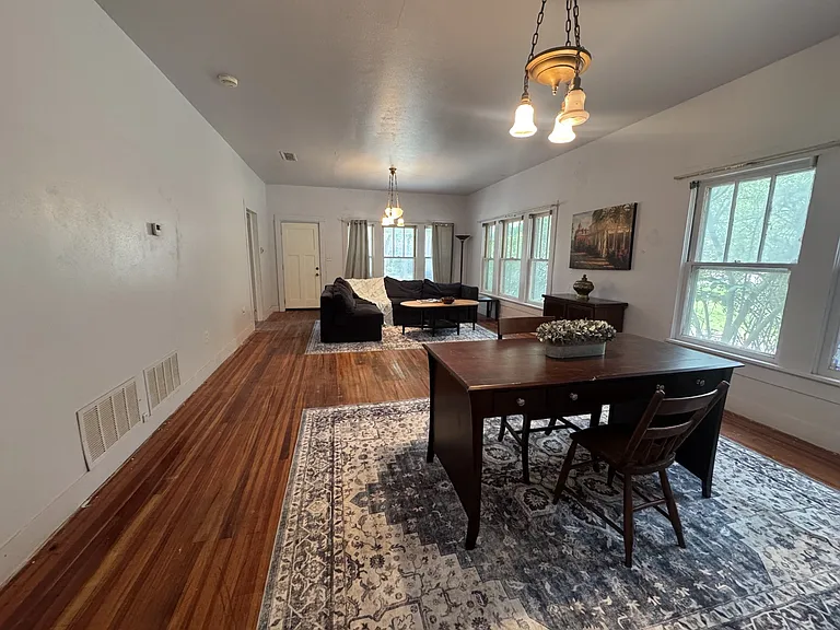817 W Long St — Photo 2