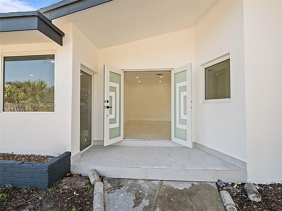 3rd image of 540 Harem Ave
