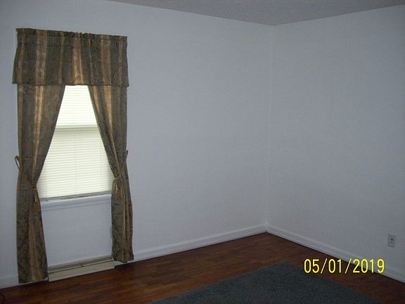 4th image of 218 E Adams St