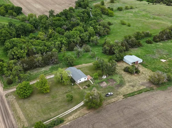 32180 S A Rd, Trumbull, NE 68980