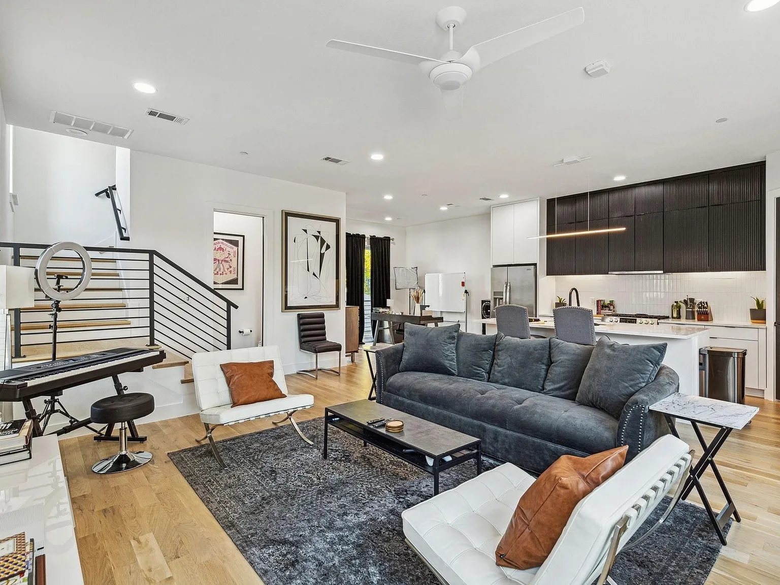 2 bed, 1763 sqft, $3,250 — Photo 3