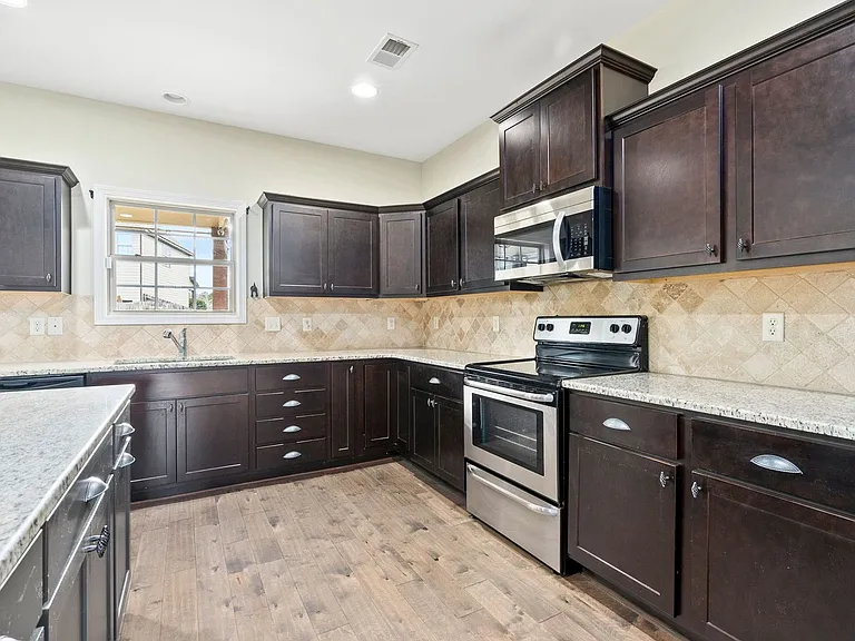 2904 Ashley Ln — Photo 7