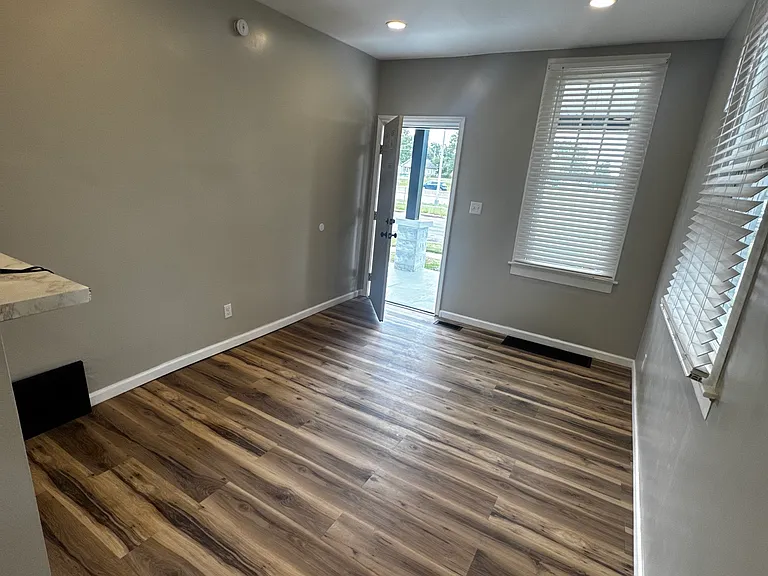 1440 E Division St — Photo 6