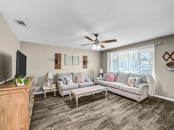 5th image of 1259 Siggson Ave