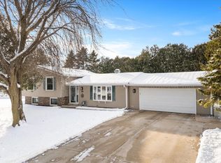 215 Lilac Ln, Belgium, WI 53004