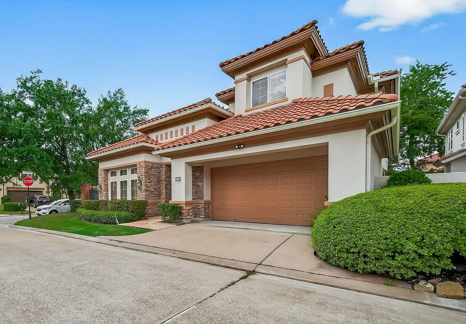 4 bed, 4.5 bath, 3652 sqft, $6,000 — Photo 3