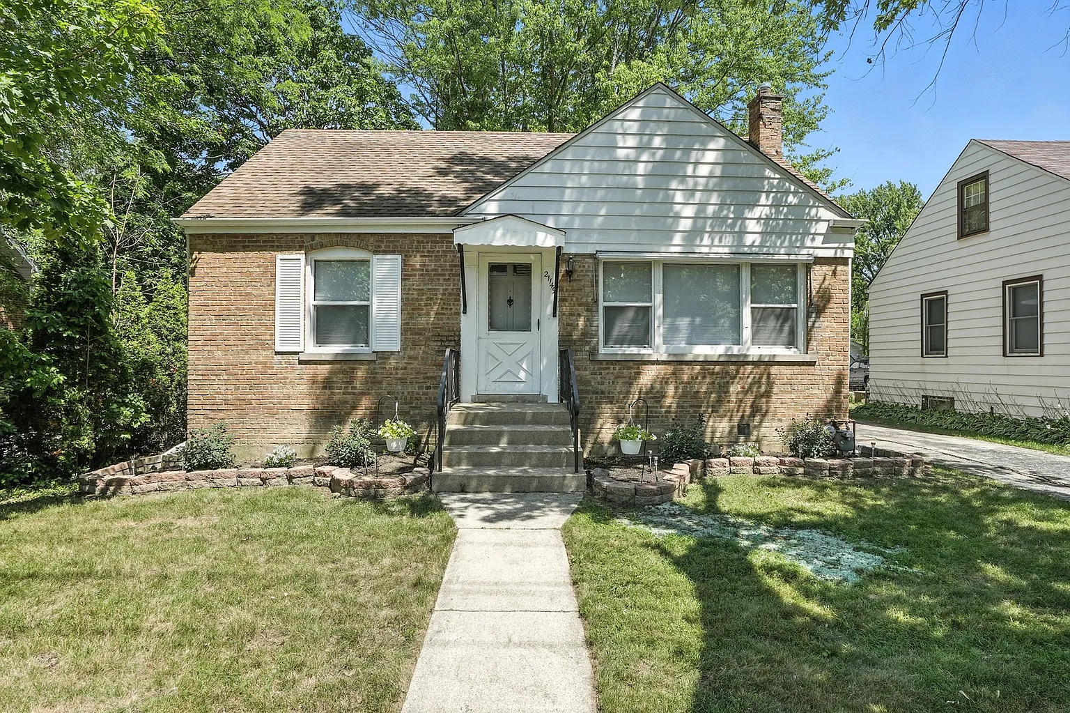 21149 Main St photo 1