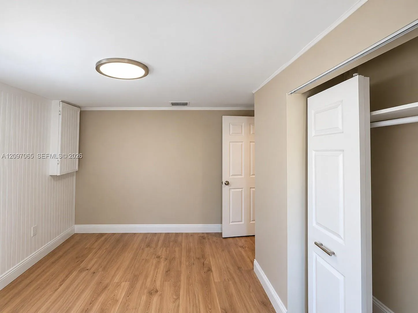 3 bed, 1.0 bath, 864 sqft, $2,600 — Photo 2