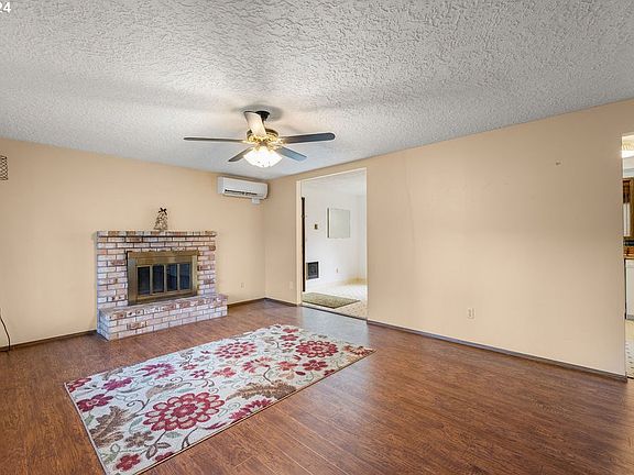 3rd image of 3803 NE 124th Ave