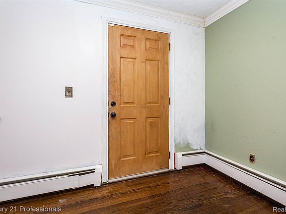 4th image of 27501 Milton Ave