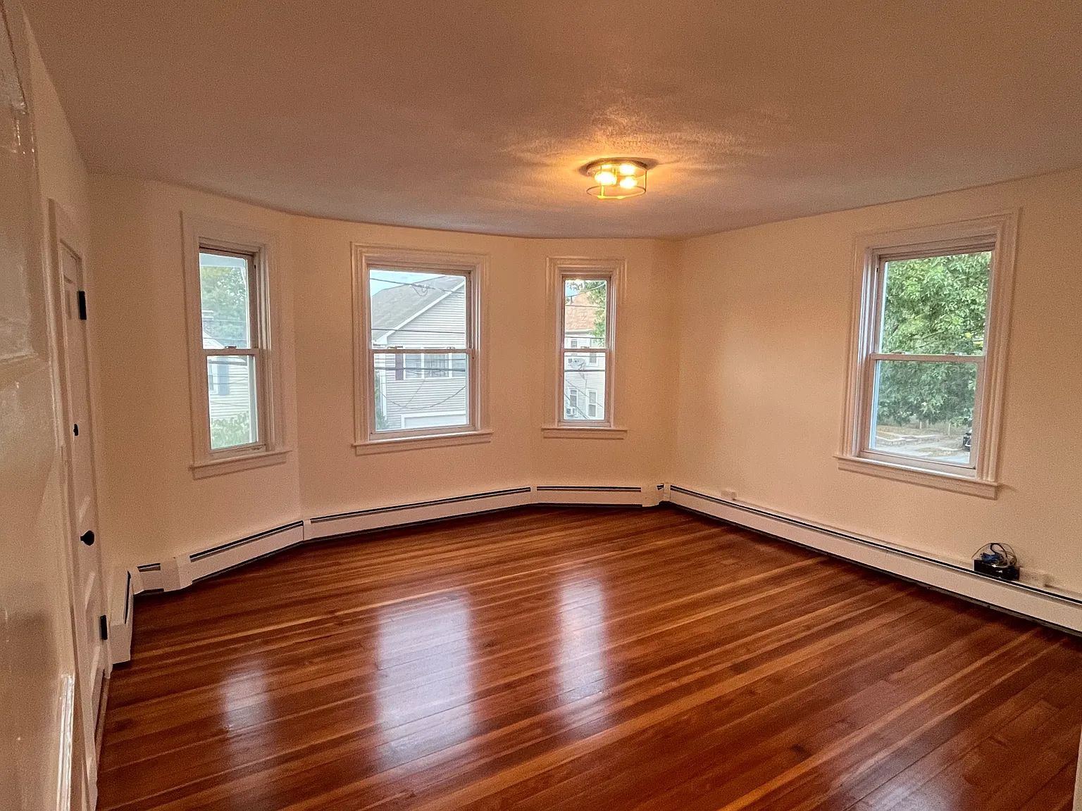 3 bed, 1200 sqft, $2,100 — Photo 3