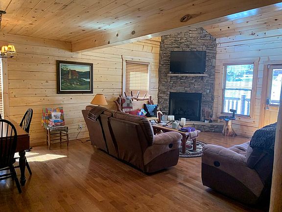 4th image of 318 Alpine Mountain Way