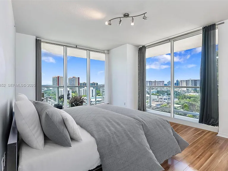 16699 Collins Ave #1507 — Photo 10