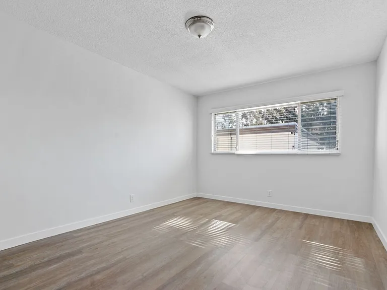 11615 Darlington, Prime Brentwood, Steps to San Vicente — Photo 12