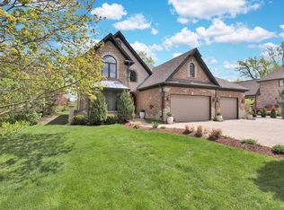 1N601 River Dr, Glen Ellyn, IL 60137