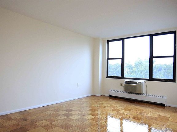 4th image of 253 S Lexington Ave