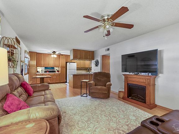 3rd image of 1100 Shoreline Dr APT 112