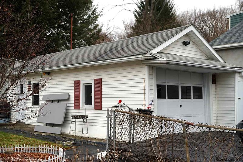 3rd image of 236 SPRING Avenue