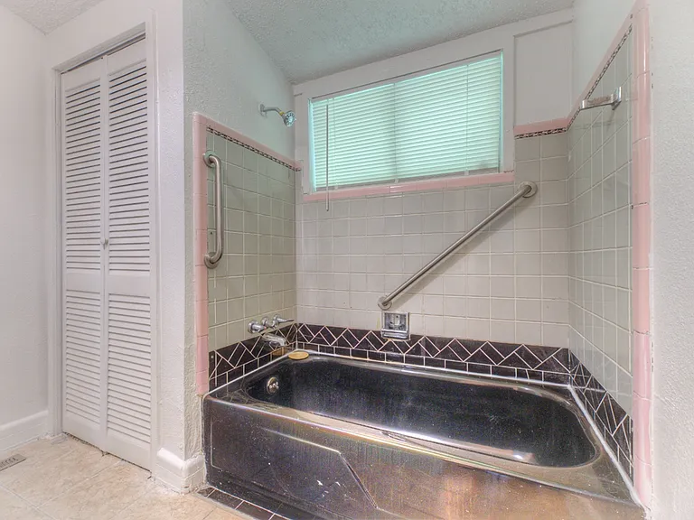 2234 N Main St — Photo 14