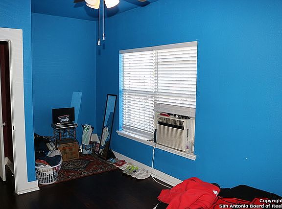 5th image of 1070 W Malone Ave