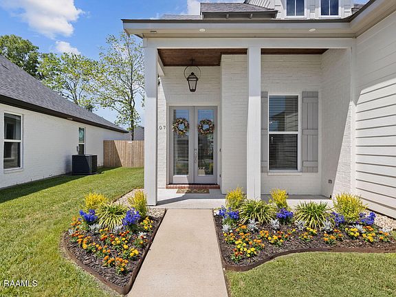 2nd image of 107 Lakes Edge Dr
