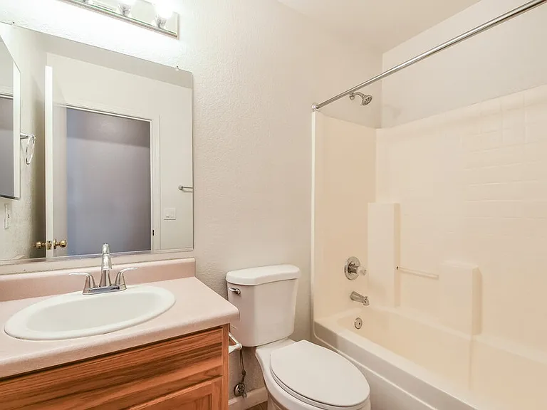 1006 S Clancy Cir — Photo 15