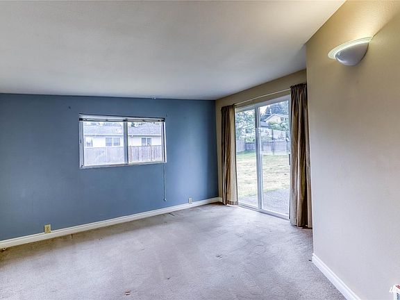 5th image of 26163 Iowa Ave NE