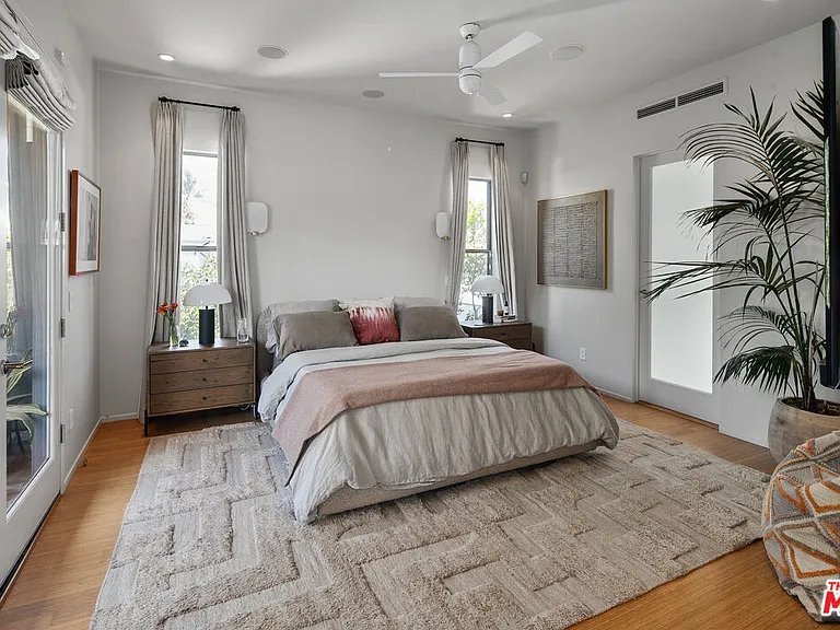 8735 Dorrington Ave — Photo 11