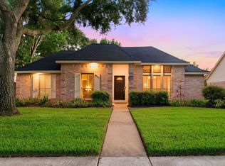 911 Sugardale Ct, Sugar Land, TX 77498