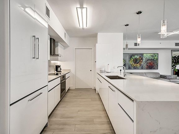 5th image of 111 SE 1st Avenue #315