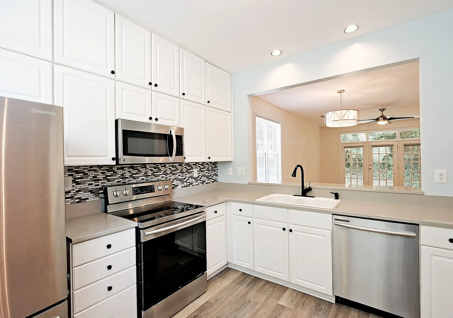$600 Off 1st Month's Rent! Pet-Friendly End-Unit with Walkable Forest Lakes Lifestyle — Photo 3