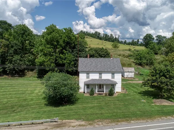 11655 East Pike, New Concord, OH 43762