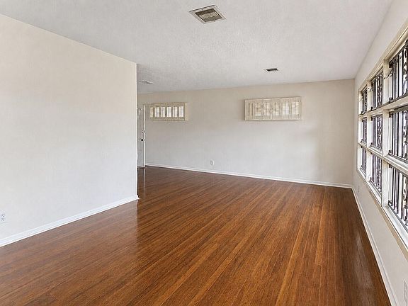 2nd image of 5522 Nassau Rd