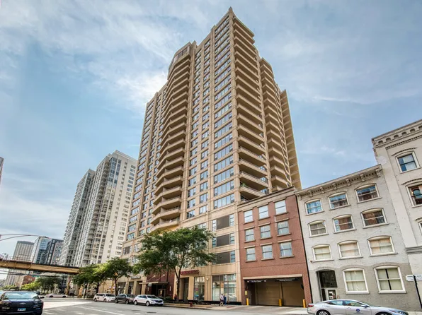 200 N Jefferson St APT 1703, Chicago, IL 60661