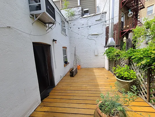 Rented by M.Woods & Associates | media 10