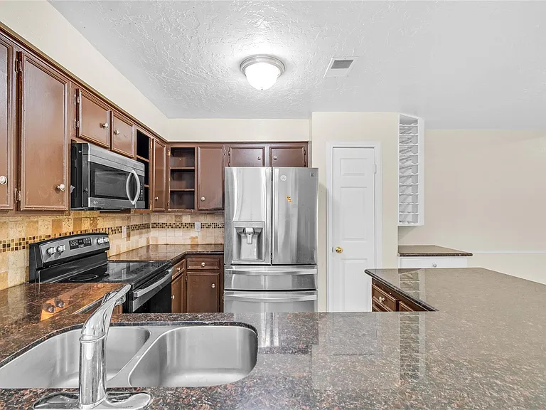 10606 Beckfield Dr — Photo 24