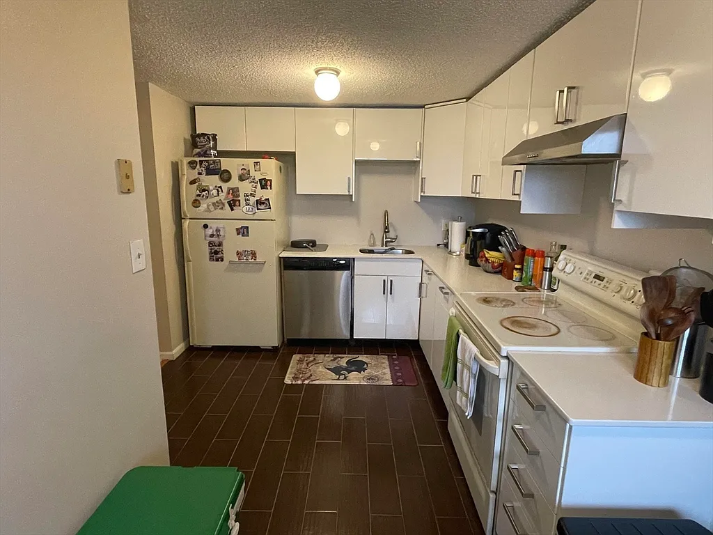 2 bed, 2.0 bath, 1108 sqft, $3,000 — Photo 4