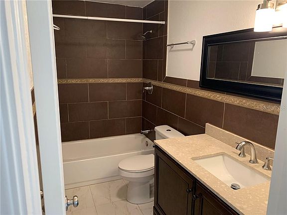 5th image of 2522 Broadway St