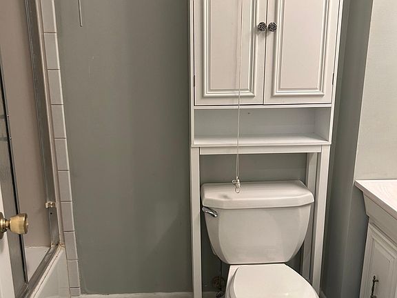 4th image of 731 Ionia Ave Floor 2