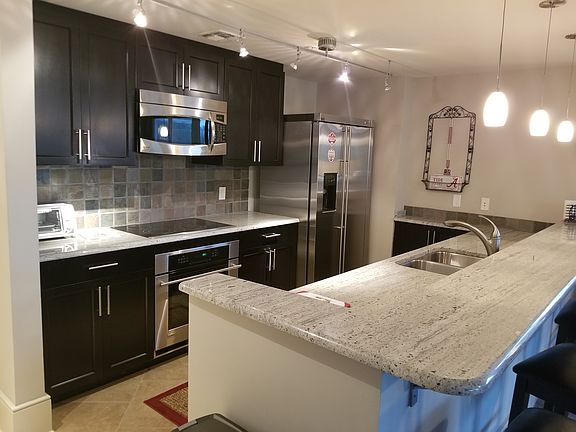 4th image of 1018 Hackberry Ln Unit 201