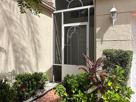 3rd image of 9810 Arbor View Drive S