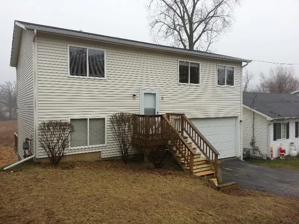 71 S Hickory Ave, Fox Lake, IL 60020