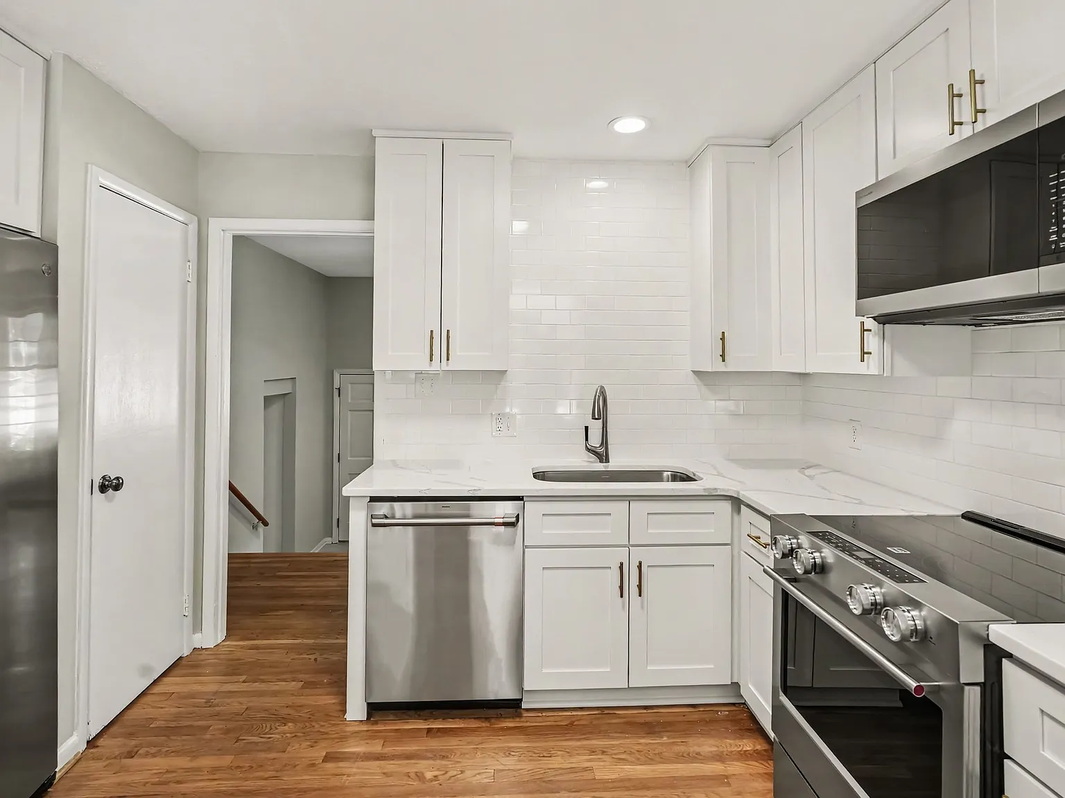 3 bed, 1846 sqft, $3,200 — Photo 2