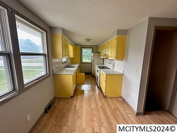 4th image of 624 7th Ave N