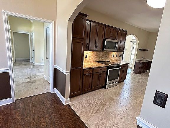 4th image of 217 Rose Hill Dr